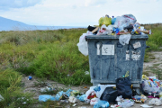 Imagen de recurso de un contenedor lleno de basura.