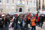 La protesta del Sindicat de Llogateres a la Plaça Sant Jaume de Barcelona.