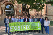 Protesta dels alcaldes i alcaldesses del Baix Penedès al Departament de Salut.