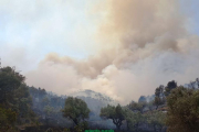 L'incendi està fet esclatar projectils de la Guerra Civil que hi ha per la zona.