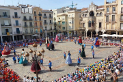 Els nens de les escoles de la ciutat han omplert la plaça del Mercadal.