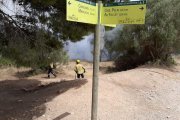 Imatge d'efectius dels bombers treballant per extingir el foc.