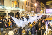 Les 'fades de llum' es van fer un lloc entre la multitud a la tarda.