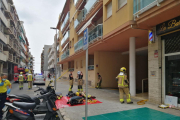 Els bombers han ventilat l'escala un co