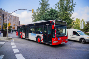 Un autobús de l'EMT al seu pas per la Imperial Tàrraco.