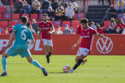 Joan Oriol durant el partit contra el Real Madrid Castilla, on va haver de treballar de valent per evitar les ofensives blanques.