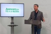 El alcalde de El Vendrell, Kenneth Martínez, durante el anuncio de la medida.