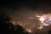 L'incendi s'ha produït en una zona muntanyosa al Coll de l'Alba.