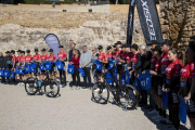 Presentació dels equips del Club Ciclista Campclar amb l'alcalde, Pau Ricomà, al mig de la imatge