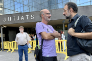 El germà d'Helena Jubany, Joan Jubany, amb l'advocat de la família.