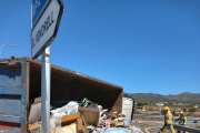 Imatge del camió d'escombraries accidentat a la Bisbal del Penedès.