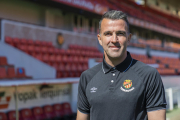 El segon entrenador del Nàstic, Manolo Martínez, a la gespa del Nou Estadi Costa Daurada, ahir.