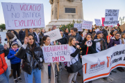 Els infermers i auxiliars d'infermeria van mobilitzar-se ahir a la tarda fins a arribar al Balcó del Mediterrani.