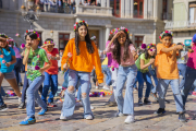 La totalitat dels estudiants va participar en la coreografia.