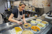 La Cuina de la Montse va ser el primer local a obrir portes en la segona fase de la iniciativa.