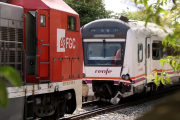 La locomotora i el tren regional accidentats en un xoc a Vila-seca.