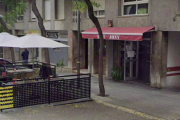 Exterior del Bar Jony de Tarragona, donde ha agredido a su propietaria por llevarse su móvil.