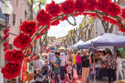 El carrer de Major va ser l'epicentre de la Diada de Sant Jordi de Constantí.