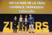 Els representants dels centres tarragonins recollint els premis aquest cap de setmana a Madrid.