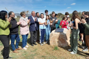 Acte d'inauguració d'una placa al Pi de Bofarull de Reus.