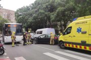 Fins al lloc de l'accident s'hi ha desplaçat una ambulància i una dotació dels Bombers.