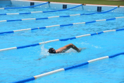 La piscina nova de Torredembarra s'obre per a nedadors i clubs de natació.