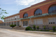 Imatge del passat maig de la façana de l'Escola Ciutat de Reus, al barri Gaudí.