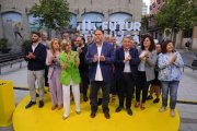 Noemí Llauradó amb Oriol Junqueras i diferents representants.