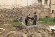 Alguns veïns es van dedicar a construir un petit hort al solar.