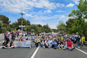 La mobilització ha congregat fins a un centenar de persones a l'N-340.