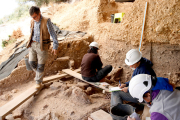 Los trabajos que realizan los arqueólogos del IPHES en el yacimiento del Molí del Salt (Vimbodí).