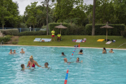 Les diverses piscines del Parc dels Capellans es van anar omplint a poc a poc malgrat els núvols d'ahir.