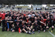 L'equip del Reus FC Reddis durant la celebració de l'ascens a Tercera Federació.