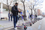 Imatge d'arxiu de l'aparcament de patinets de davant del Campus Catalunya de la URV.