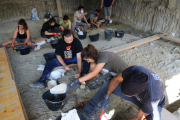 Arqueólogos del IPHES excavan en el yacimiento del barranco de la Boella, en la Canonja, en el marco de la decimoséptima campaña arqueológica.
