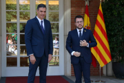 Pedro Sánchez i Pere Aragonès a l'arribada del president de la Generalitat al Palau de la Moncloa.