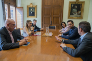 Representants de l'Ajuntament de Reus i de P3 Logistic Parks, durant la reunió mantinguda ahir.