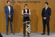 La presidenta de la Diputació de Tarragona, Noemí Llauradó; amb l'alcalde de l'Espluga de Francolí, Josep Maria Vidal; i el director de l'ACA, Samuel Reyes.