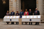 El jurat del Premi Planeta 2023 amb les obres finalistes a la Llotja de Mar de Barcelona.