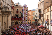 Aleta del 5 de 9 amb folre de la Colla Jove Xiquets de Tarragona descarregat en primera ronda de la diada de Santa Teresa del Vendrell.