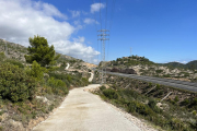 Aquest camí, que es trobava en mal estat, circula pel lateral de l'autopista AP7 i l'autovia A7.