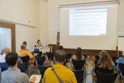 El Centre Cívic Llevant va acollir ahir l'audiència pública de presentació del PAM, amb l'edil Flores.