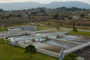 La depuradora de Valls, amb capacitat per tractar 7.200 m3/dia, equivalent a una població de 33.700 habitants.