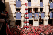 4 de 9 sense folre de la Colla Joves Xiquets de Valls a la diada de Santa Úrsula.