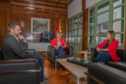 Imatge de la reunió celebrada ahir a la Diputació de Tarragona entre Rubén Viñuales, Noemí Llauradó i Sandra Guaita.