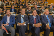 Rubén Viñuales, Ramón Armengol, Luis Planas i Ángel Villafranca asseguts durant l'acte d'inauguració del Fòrum Empresarial.