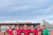 Un onze inicial del Nàstic femení a la dreta.