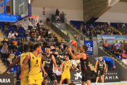 Los jugadores del CB Salou durante el partido del domingo.