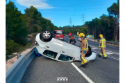 Imatge de com ha quedat el cotxe després de l'accident.