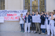 Sanitaris manifestant-se ahir al CAP Llibertat de Reus.